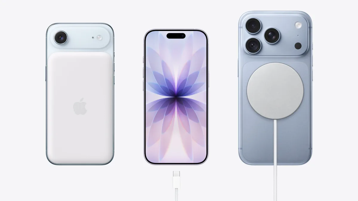 موديلات iPhone معروضة جنباً إلى جنب، iPhone Air، الجهة الخارجية الخلفية، لون أبيض سحابي مع بطارية MagSafe، iPhone 17، الجهة الخارجية الأمامية، شاشة تعرض خلفية شاشة عامة، iPhone 18 Pro، لون جليدي، الجهة الخارجية الخلفية، شاحن MagSafe مثبت