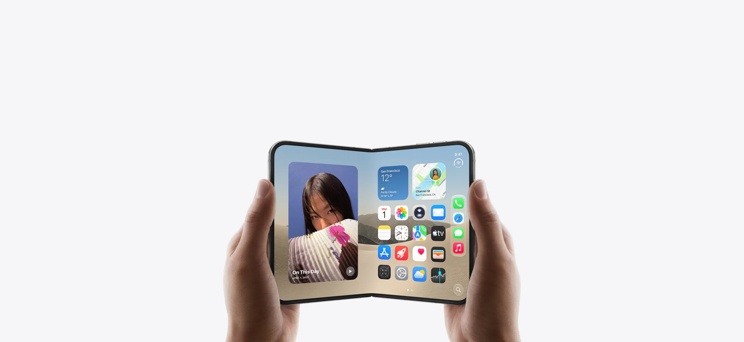 iPhone Duo مفتوح بين يدين